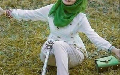 Humans Are Not Bipedal